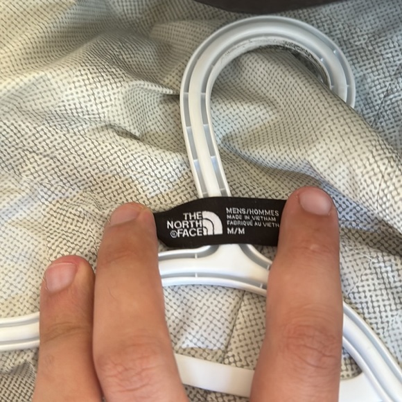 North face wind breaker- M MENS - Picture 2 of 3